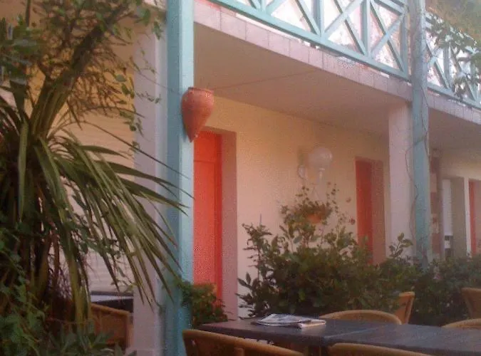 Orange Marine فندق