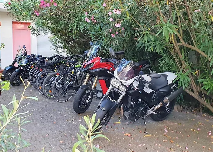 Orange Marine فندق آركاشو